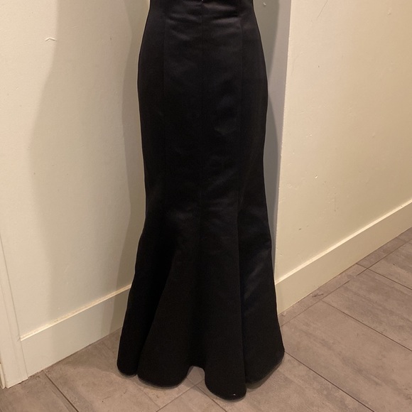 Black Gunnesax Strapless Formal Dress - Picture 5 of 8